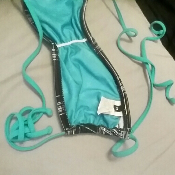 *5 items under $10 for $20* Hurley Swimsuit Top - Picture 3 of 3